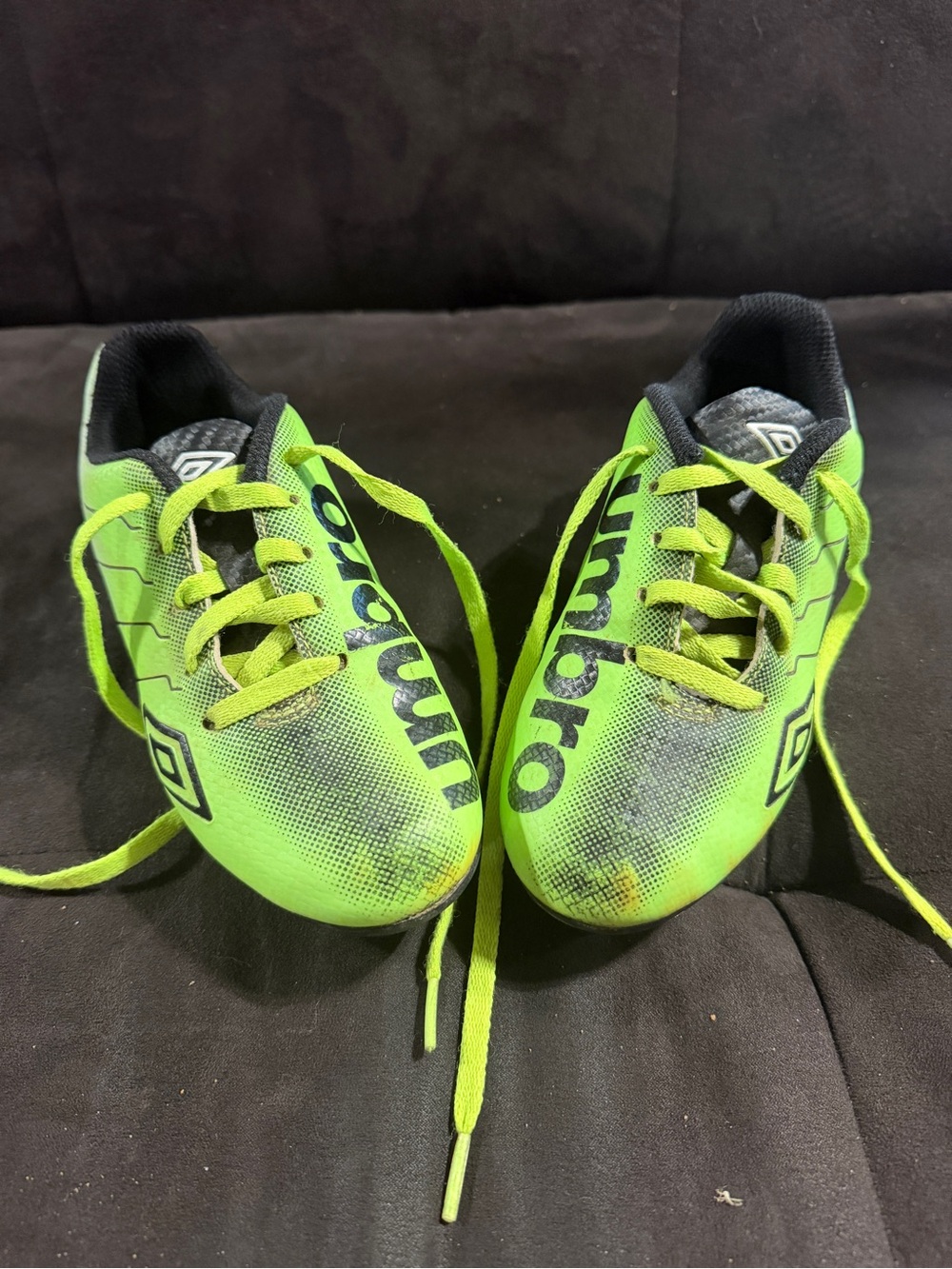 Umbro Kids' Neon Green Soccer Cleats